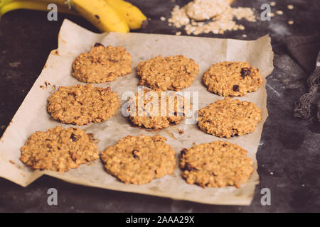 Biscuits fait maison ingrédients végétaux d'origine naturelle. L'étape de cuisson, veg concept. Banque D'Images