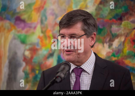 Bonn, Allemagne. 19 Nov, 2019. Le Professeur Dr. Karl-Heinz PAQUE, Président de la direction, Fondation Friedrich Naumann pour la liberté, l'homme politique, le FDP, à son discours, Walter Scheel, 5e prix Walter Scheel Prix le 19.11.2019 à la Villa Hammerschmidt à Bonn, dans le monde de l'utilisation | Crédit : afp/Alamy Live News Banque D'Images