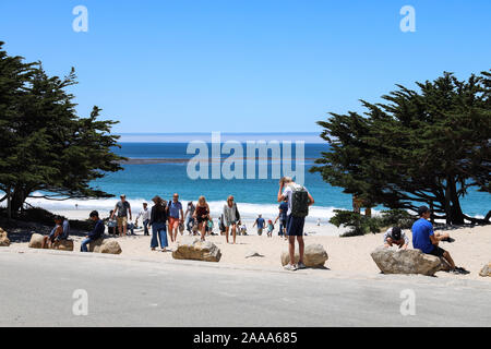 Les gens sur la plage de Carmel Banque D'Images