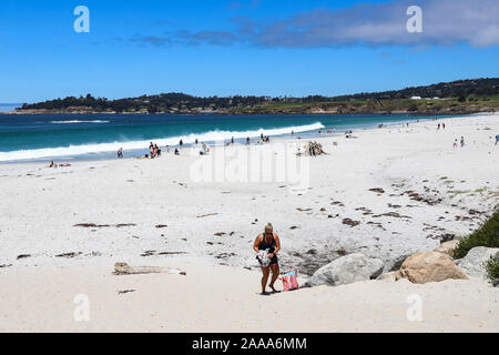 Soleil et surfez sur Belle Carmel Beach Banque D'Images