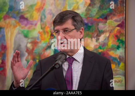 Bonn, Allemagne. 19 Nov, 2019. Le Professeur Dr. Karl-Heinz PAQUE, Président de la direction, Fondation Friedrich Naumann pour la liberté, l'homme politique, le FDP, à son discours, Walter Scheel, 5e prix Walter Scheel Prix le 19.11.2019 à la Villa Hammerschmidt à Bonn, dans le monde de l'utilisation | Crédit : afp/Alamy Live News Banque D'Images