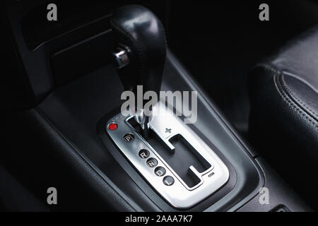 Transmission automatique de voiture, détail de l'intérieur automobile moderne, Close up Banque D'Images