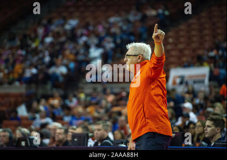 20 novembre 2019 : l'entraîneur-chef UTRGV Lane Seigneur en action au cours de la Basket-ball match contre Texas à la Frank Erwin Center à Austin, TX. Mario Cantu/CSM Banque D'Images