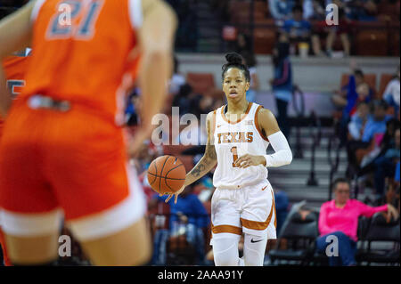 20 novembre 2019 : Texas longhorns Sug Sutton # 01 en action au cours de la Basket-ball match contre le UTRGV au Frank Erwin Center à Austin, TX. Mario Cantu/CSM Banque D'Images