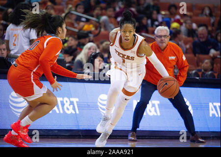 20 novembre 2019 : Texas longhorns Sug Sutton # 01 en action au cours de la Basket-ball match contre le UTRGV au Frank Erwin Center à Austin, TX. Mario Cantu/CSM Banque D'Images