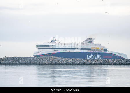 Hirtshals, Danemark, 20 Novembre 2019 : Le Port de la compagnie Colorline et l'arrivée des ferries au Danemark Banque D'Images