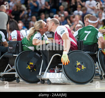 Zara et Mike Tindall en compétition dans un match de rugby en fauteuil roulant de célébrité avec le prince Harry à l'Invictus Jeux à Londres. Septembre 2014 Banque D'Images