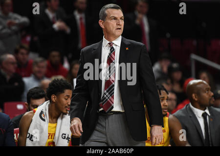 College Park, Maryland, USA. 19 Nov, 2019. L'ENTRAÎNEUR-CHEF MARC TURGEON du Maryland en action au cours de la partie tenue à Eurosport France Centre, College Park, Maryland. Credit : Amy Sanderson/ZUMA/Alamy Fil Live News Banque D'Images