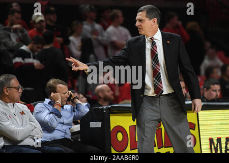 College Park, Maryland, USA. 19 Nov, 2019. L'ENTRAÎNEUR-CHEF MARC TURGEON du Maryland en action au cours de la partie tenue à Eurosport France Centre, College Park, Maryland. Credit : Amy Sanderson/ZUMA/Alamy Fil Live News Banque D'Images