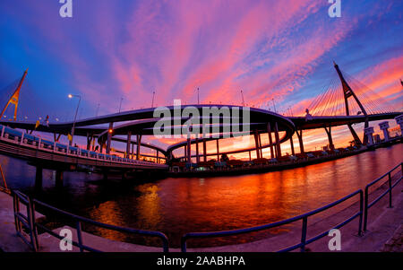 Pano de Bhumibol Mega Bridge, Bangkok, Thaïlande Banque D'Images