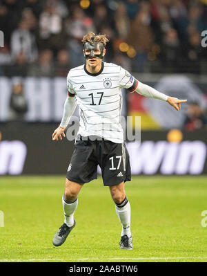 Frankfurt, Deutschland. 19 Nov, 2019. Niklas STARK (GER) geste, geste, avec masque, masque de visage, Soccer Match Laender, championnat d'Europe, Qualification Groupe C, l'Allemagne (GER) - Irlande du Nord (RIN) 6 : 1, 19/11/2019 à Francfort/Allemagne. ¬ | Conditions de crédit dans le monde entier : dpa/Alamy Live News Banque D'Images