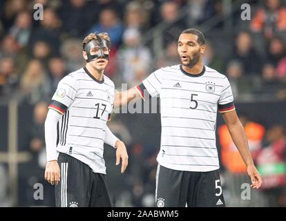 Niklas STARK (GER) avec Jonathan TAH r. (GER) en conversation, le geste, le geste, avec masque, masque de visage, Soccer Laenderspiel, championnat d'Europe, Qualification Groupe C, l'Allemagne (GER) - Irlande du Nord (RIN) 6 : 1, le 19.11.2019 à Francfort / Allemagne. ¬ | conditions dans le monde entier Banque D'Images