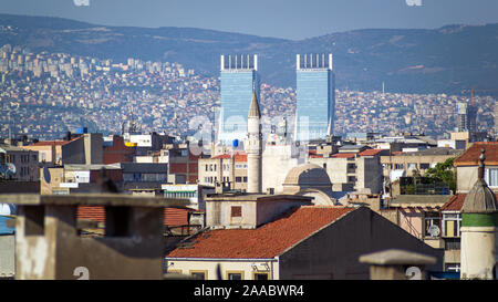 Izmir, Turquie - le 27 mai 2017 : Izmir Ville vue panoramique à partir de capacités en ville. Izmir est la troisième plus grande ville de Turquie. Banque D'Images