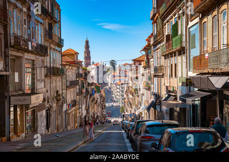 Scène de rue Rua 31 de Janeiro, Santo Antonio, Porto, Portugal Banque D'Images