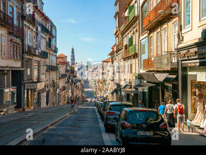 Scène de rue Rua 31 de Janeiro, Santo Antonio, Porto, Portugal Banque D'Images