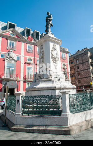 Statue du Roi Pedro V du Portugal à la place Batalha (Praca da Batalha) dans se département de Porto, Portugal Banque D'Images