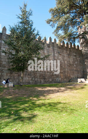 Murs de D. Fernando/Fernandina mur est un château médiéval situé à Porto, Portugal Banque D'Images