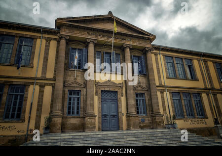 Nicosie, Chypre - 27 mars 2017 : l'école historique de Faneromeni au Faneromeni place de la vieille ville dans les remparts Vénitiens en Cypr Banque D'Images