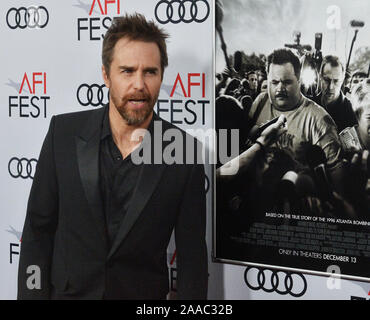 Los Angeles, United States. 20 Nov, 2019. Acteur Sam Rockwell assiste à la première de sa nouvelle motion picture drama 'Richard Jewell" au théâtre chinois de Grauman dans la section Hollywood de Los Angeles le mercredi, Novembre 20, 2019. Scénario : American security guard Richard Jewell (Paul Walter Hauser) sauve des milliers de vies à partir de l'explosion d'une bombe au Jeux Olympiques de 1996, mais il est dénigré par les journalistes et la presse qui a faussement déclaré qu'il était un terroriste. Photo par Jim Ruymen/UPI. Credit : UPI/Alamy Live News Banque D'Images