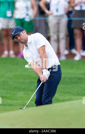 Dubaï, Émirats arabes unis. 21 Nov, 2019. Paul Casey de l'Angleterre de jetons pour le premier vert à la ronde 1 au cours de la DP World Tour Championship à Jumeirah Golf Estates, Dubai, Émirats arabes unis le 21 novembre 2019. Photo de Grant l'hiver. Usage éditorial uniquement, licence requise pour un usage commercial. Aucune utilisation de pari, de jeux ou d'un seul club/ligue/dvd publications. Credit : UK Sports Photos Ltd/Alamy Live News Banque D'Images