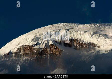 6263 mètres de haut, recouverte de glace volcan Chimborazo est le plus haut sommet de l'Équateur. Banque D'Images