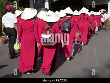 Bangkok, Thaïlande. 21 Nov, 2019. Des milliers de catholiques de toute l'Asie du Sud-Est se sont réunis au Stade National de Bangkok pour assister à une messe donnée par le Pape François le 21 novembre 2019. Credit : James Colburn/ZUMA/Alamy Fil Live News Banque D'Images