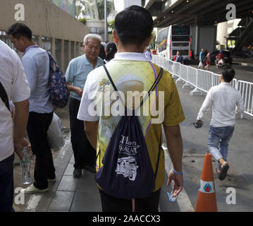 Bangkok, Thaïlande. 21 Nov, 2019. Des milliers de catholiques de toute l'Asie du Sud-Est se sont réunis au Stade National de Bangkok pour assister à une messe donnée par le Pape François le 21 novembre 2019. Credit : James Colburn/ZUMA/Alamy Fil Live News Banque D'Images