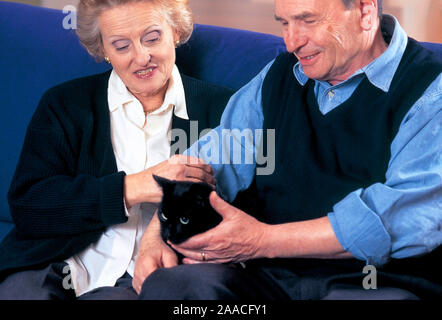 Couple de personnes âgées, Black Cat Banque D'Images