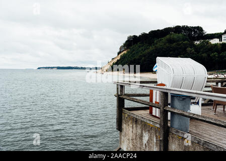 Célèbre Seebruecke Sellin, Jetée de Sellin, un jour nuageux de l'été, Ostseebad Sellin, station touristique de la mer Baltique, Allemagne Banque D'Images