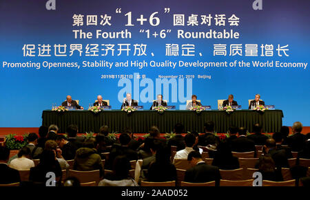 Beijing, Chine. 21 Nov 2019. (L-R) de Angel Gurria, Secrétaire général de l'Organisation de coopération et de développement économiques (OCDE), Directrice adjointe pour l'Alan Wolff Organisation mondiale du commerce (OMC), le président de la Banque mondiale, David Malpass, le Premier ministre chinois Li Keqiang, Fonds monétaire international (FMI), Kristalina Georgieva, Directrice de l'Organisation internationale du Travail (OIT), Guy Ryder, directeur général et Conseil de stabilité financière (CSF) Président Randal Quarles face aux médias au cours de la quatrième '16' Round Table dialogue à Pékin. Credit : UPI/Alamy Live News Banque D'Images