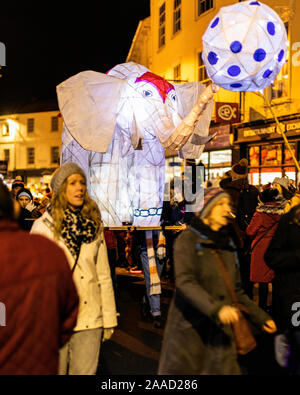 Truro Ville des Lumières est un festival majeur dans la ville de Truro à Cornwall. Chaque année, elle attire environ 30 000 personnes, Banque D'Images