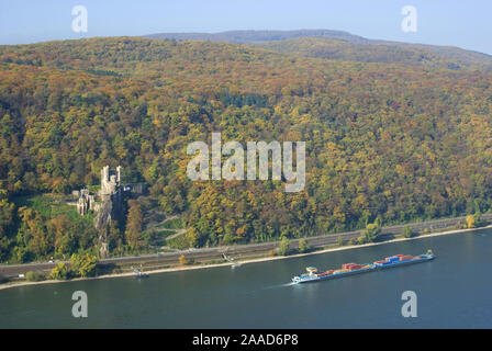 Trechtinghausen Sehenswuerdigkeit Gebaeude ; ; ; société ; l'Unesco ; Rhin-Vallée ; Herbstlandschaft ; Herbst ; Landschaft ; Schiff ; Rheinschiffer ; historische ; Banque D'Images