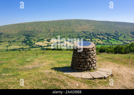 Vue sur Dentdale à Aye Gill brochet dans le Parc National des Yorkshire Dales, Cumbria, Angleterre. Banque D'Images