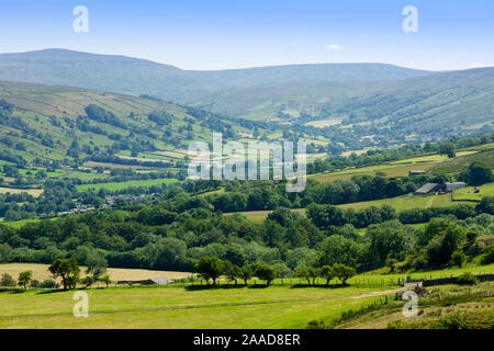 La vue sur Dentdale dans le Parc National des Yorkshire Dales, Cumbria, Angleterre. Banque D'Images