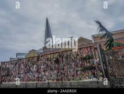 Memorial Wall at Cross Bones de sépulture dans le sud de Londres Southwark Street Union Banque D'Images