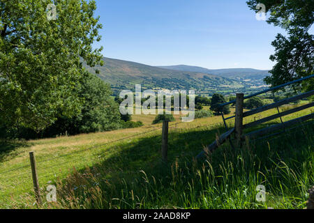 La vue sur Dentdale dans le Parc National des Yorkshire Dales, Cumbria, Angleterre. Banque D'Images