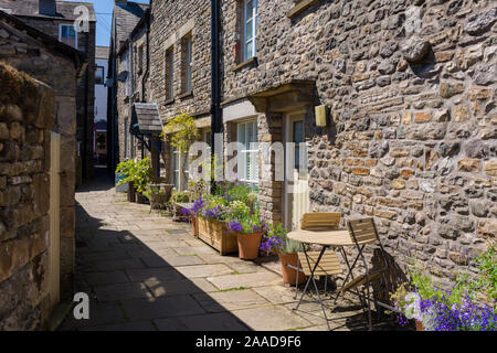 Tarte salée Lane dans le village de Kirkby Lonsdale dans le Parc National des Yorkshire Dales, Cumbria, Angleterre. Banque D'Images