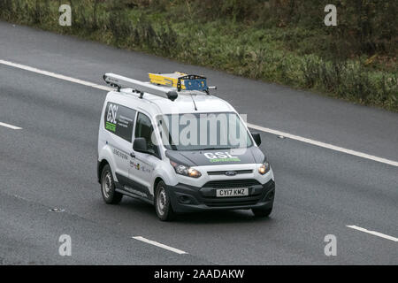 FORD TRANSIT CONNECT CONTRACTANTES GSL voyageant sur l'autoroute M61, près de Manchester, Royaume-Uni Banque D'Images