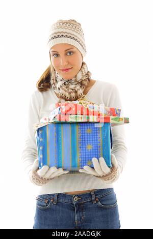 Junge Frau mit cadeaux de Noël Banque D'Images