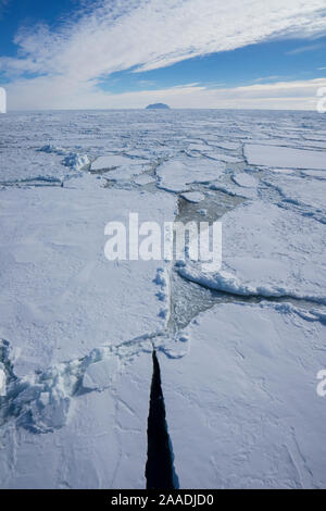 La glace de mer, près du Mont la terreur et le Mont Erebus mer de Ross, Antarctique. Pour le Projet Eau douce photographié Banque D'Images