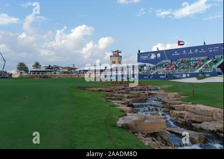 Dubaï, Émirats arabes unis. 21 Nov, 2018. Une vue générale de la dix-huitième verte pendant la DP World Tour Championship à Jumeirah Golf Estates, Dubai, Émirats arabes unis le 21 novembre 2019. Photo de Grant l'hiver. Usage éditorial uniquement, licence requise pour un usage commercial. Aucune utilisation de pari, de jeux ou d'un seul club/ligue/dvd publications. Credit : UK Sports Photos Ltd/Alamy Live News Banque D'Images