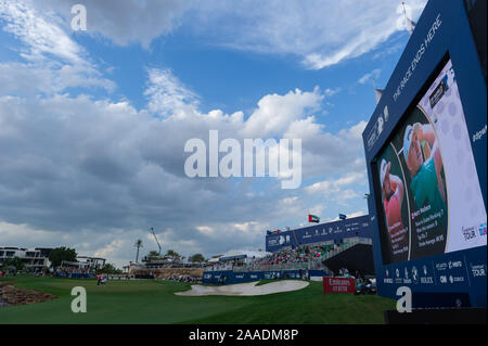 Dubaï, Émirats arabes unis. 21 Nov, 2018. Une vue générale de la dix-huitième verte pendant la DP World Tour Championship à Jumeirah Golf Estates, Dubai, Émirats arabes unis le 21 novembre 2019. Photo de Grant l'hiver. Usage éditorial uniquement, licence requise pour un usage commercial. Aucune utilisation de pari, de jeux ou d'un seul club/ligue/dvd publications. Credit : UK Sports Photos Ltd/Alamy Live News Banque D'Images