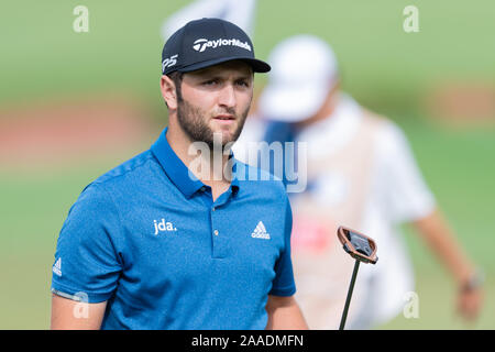 Dubaï, Émirats arabes unis. 21 Nov, 2019. Jon Rahm de l'Espagne à la ronde 1 au cours de la DP World Tour Championship à Jumeirah Golf Estates, Dubai, Émirats arabes unis le 21 novembre 2019. Photo de Grant l'hiver. Usage éditorial uniquement, licence requise pour un usage commercial. Aucune utilisation de pari, de jeux ou d'un seul club/ligue/dvd publications. Credit : UK Sports Photos Ltd/Alamy Live News Banque D'Images