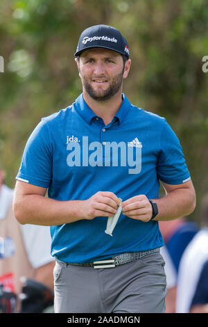 Dubaï, Émirats arabes unis. 21 Nov, 2019. Jon Rahm de l'Espagne à la ronde 1 au cours de la DP World Tour Championship à Jumeirah Golf Estates, Dubai, Émirats arabes unis le 21 novembre 2019. Photo de Grant l'hiver. Usage éditorial uniquement, licence requise pour un usage commercial. Aucune utilisation de pari, de jeux ou d'un seul club/ligue/dvd publications. Credit : UK Sports Photos Ltd/Alamy Live News Banque D'Images