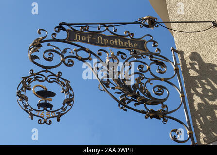 Un apothicaire en fer forgé de la boutique sign dans Wertheim, Franconia, Bavaria, Germany Banque D'Images