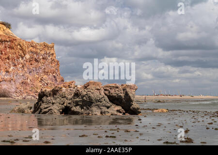 Coucher du soleil sur la falaise d'icapui dans le nord du Brésil Banque D'Images