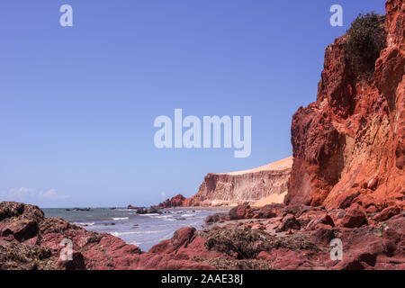 Coucher du soleil sur la falaise d'icapui dans le nord du Brésil Banque D'Images