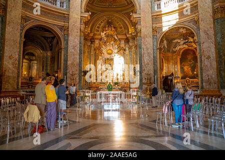 Rome, Italie - 27.10.2019 : Intérieur de l'Église du Très Saint Nom de Marie. La Religion. Banque D'Images