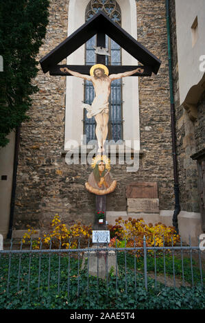 Représentation de Jésus Christ sur la croix à l'extérieur de l'église de Saint Henri et de la rue Jindrisska Kunhuta Prague République tchèque europe Banque D'Images