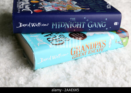 David Walliams pile livre, The Midnight Gang et Grandpa's Great Escape on white Banque D'Images